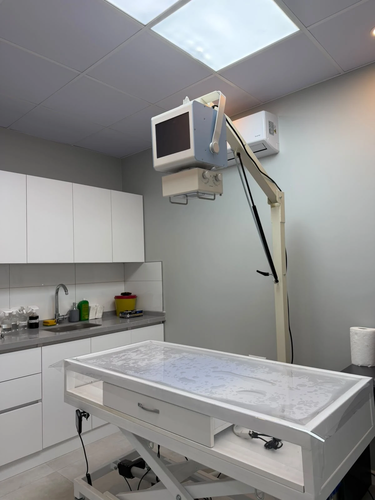Clinic X-ray room and examination table